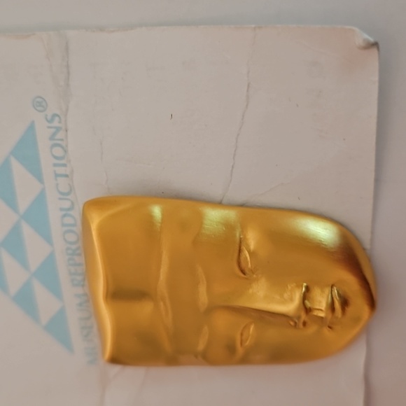CHINESE MASK in Soft Goldtone  that is a Museum Reproduction Brooch - Picture 2 of 5